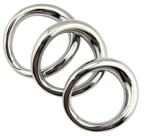 Görbített acél péniszgyűrű – prémium férfi kényeztetés