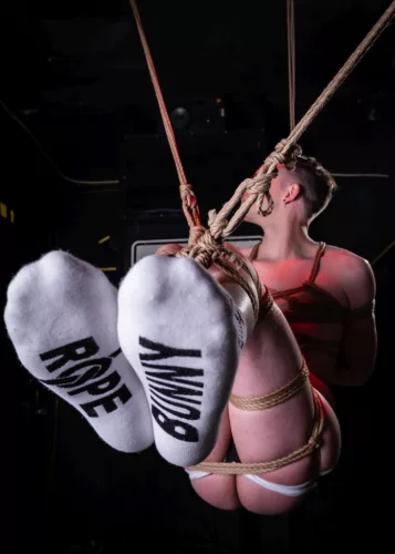 BUNNY ROPE - stílusos fehér zokni fiatalos ritmusban